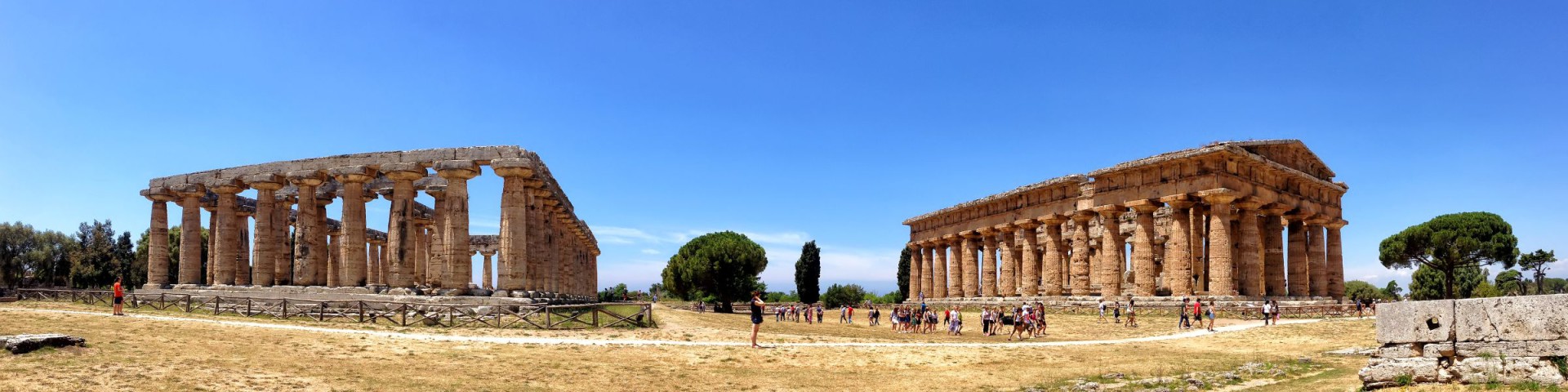 Paestum, ruiny chrámů Neptuna (Nettuno) a Héry (Hera)