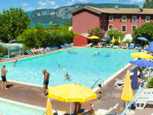 Camping Serenella***