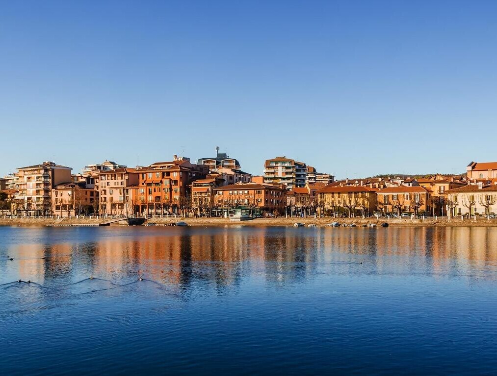 dovolen-v-sesto-calende-l-to-2026-lago-maggiore-azzurro-dovolen-v