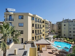 Hotel Rina****